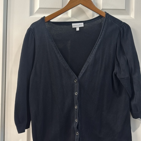 🩶 3/$15 🩶 Black cardigan - Picture 3 of 4